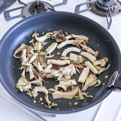 ワンパンで簡単♪濃厚きのこのモチモチクリームパスタ_作り方