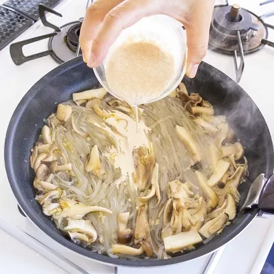 ワンパンで簡単♪濃厚きのこのモチモチクリームパスタ_作り方