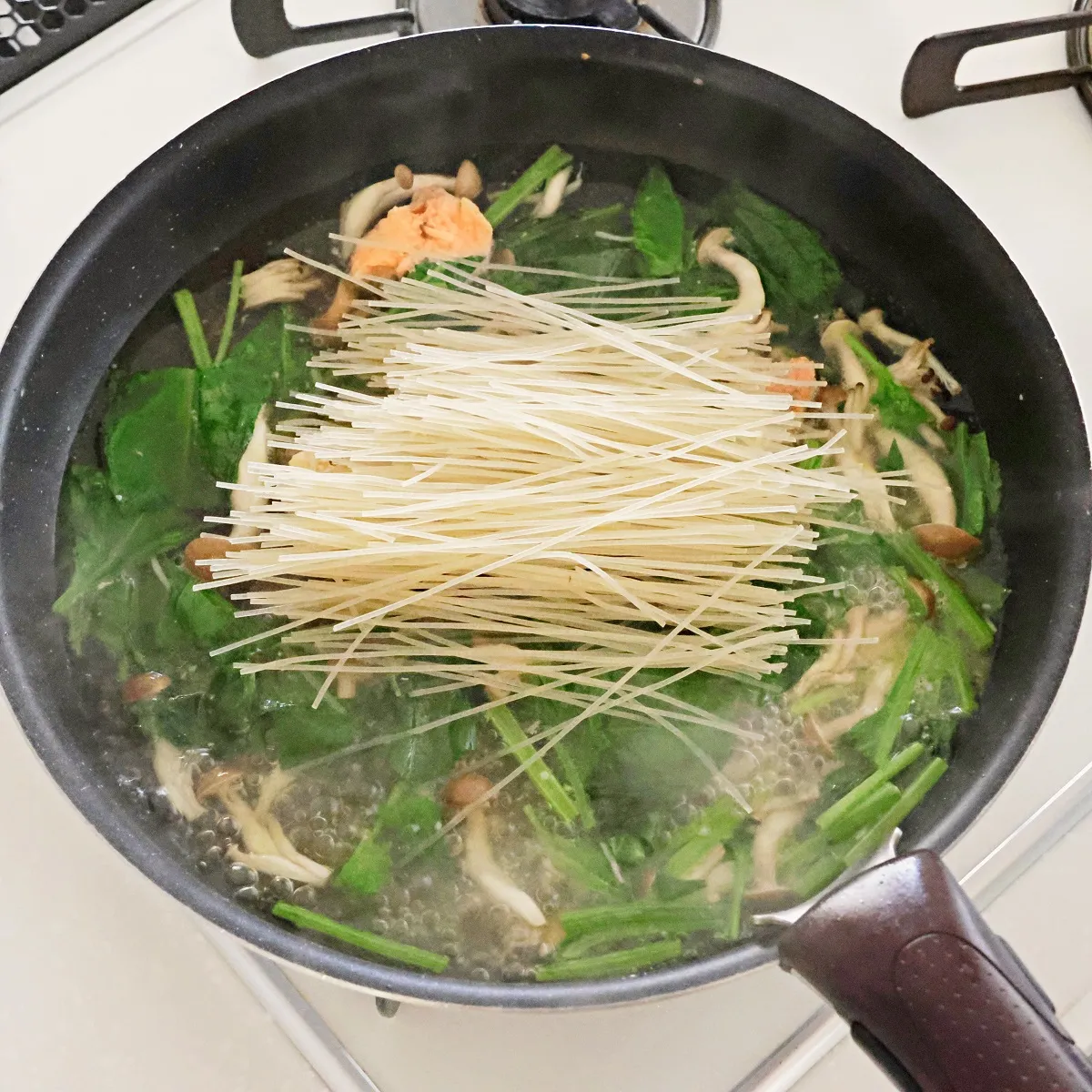 簡単ワンパン調理!生クリーム不要!鮭のクリームパスタ_作り方