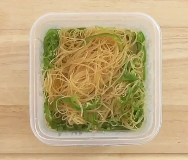 レンジで簡単!やみつきになる無限ピーマンの焼ビーフンレシピ_作り方
