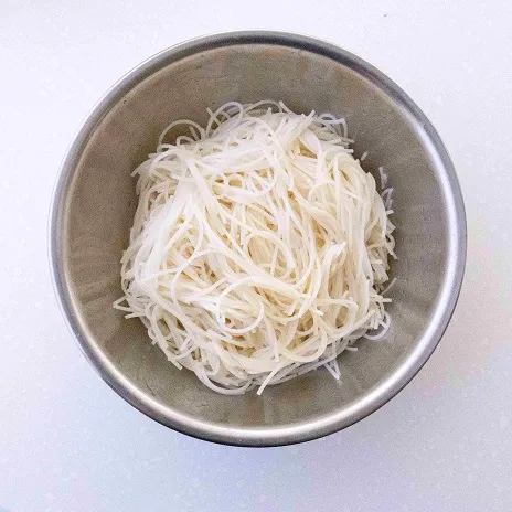 ズッキーニの冷製ビーフン♪生春巻き仕立てのレシピ_作り方