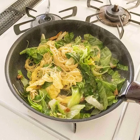 レタスたっぷり♪炒飯風ビーフン_作り方