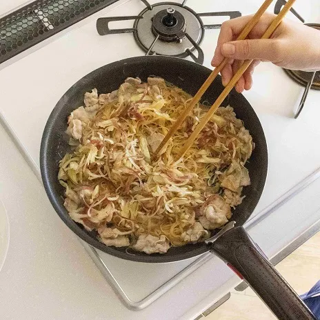 香りさわやか♪豚バラとみょうがの焼ビーフン_作り方