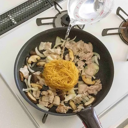 肉厚ジューシー!飛騨やまっこの焼ビーフン_作り方