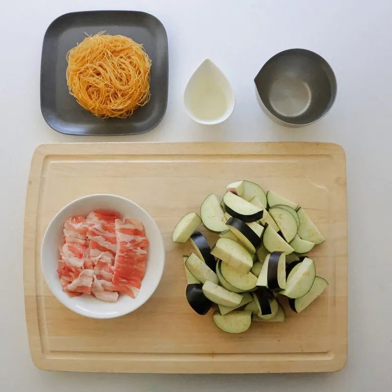 簡単!豚ばらとトロッとなすの焼ビーフン_作り方