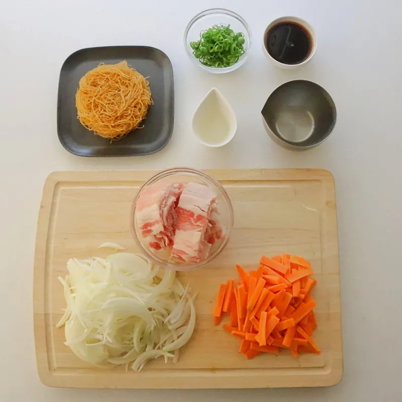 余ったうなぎのタレ活用レシピ! 甘辛豚かば焼ビーフン_作り方