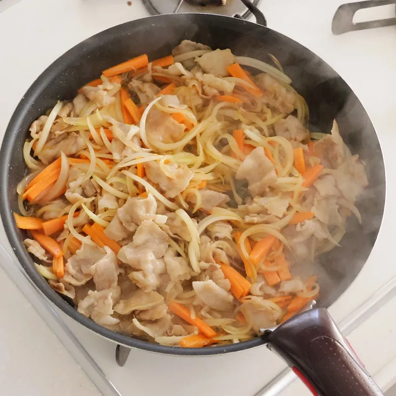 余ったうなぎのタレ活用レシピ! 甘辛豚かば焼ビーフン_作り方