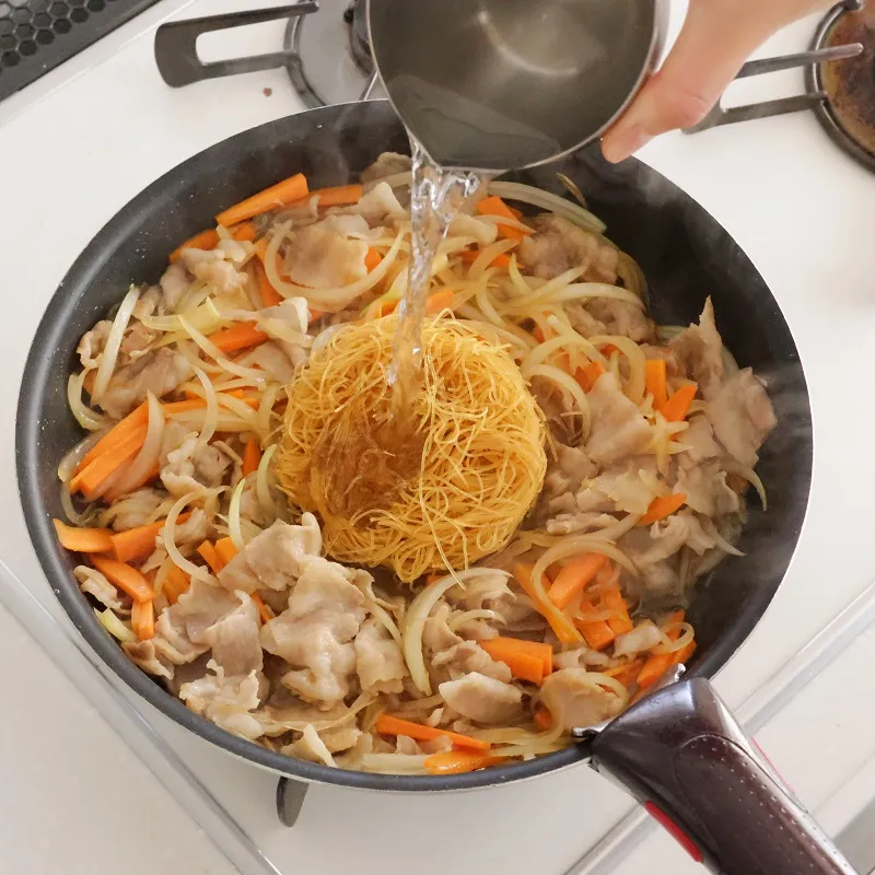 余ったうなぎのタレ活用レシピ! 甘辛豚かば焼ビーフン_作り方