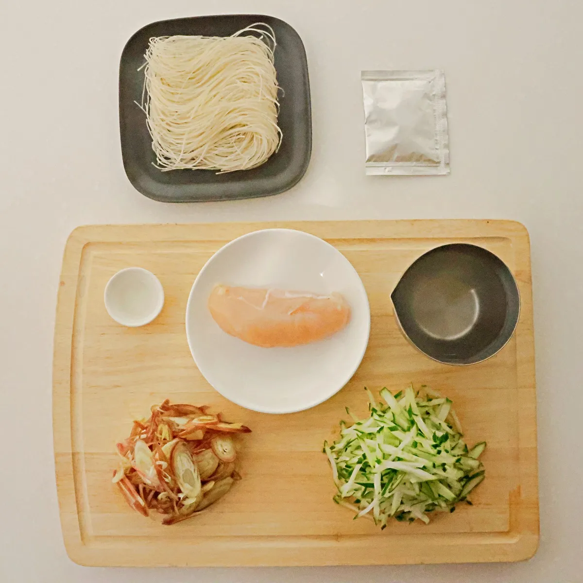 レンジで簡単調理!きゅうりとみょうがのさっぱりサラダビーフン_作り方