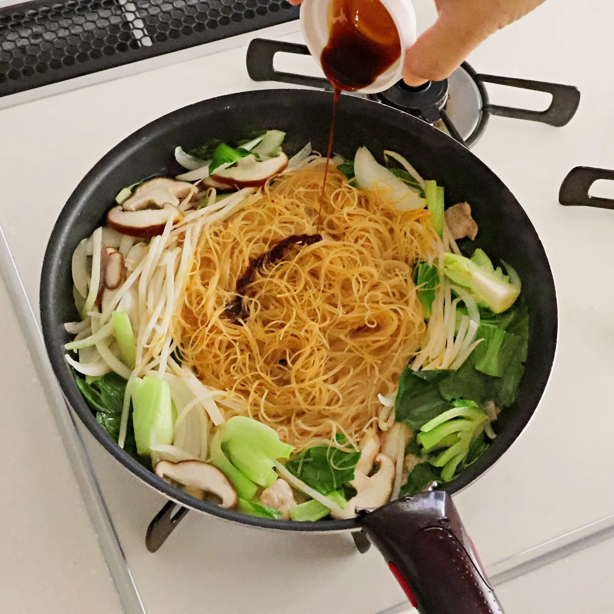 簡単アレンジレシピ!具だくさん上海風焼ビーフン_作り方
