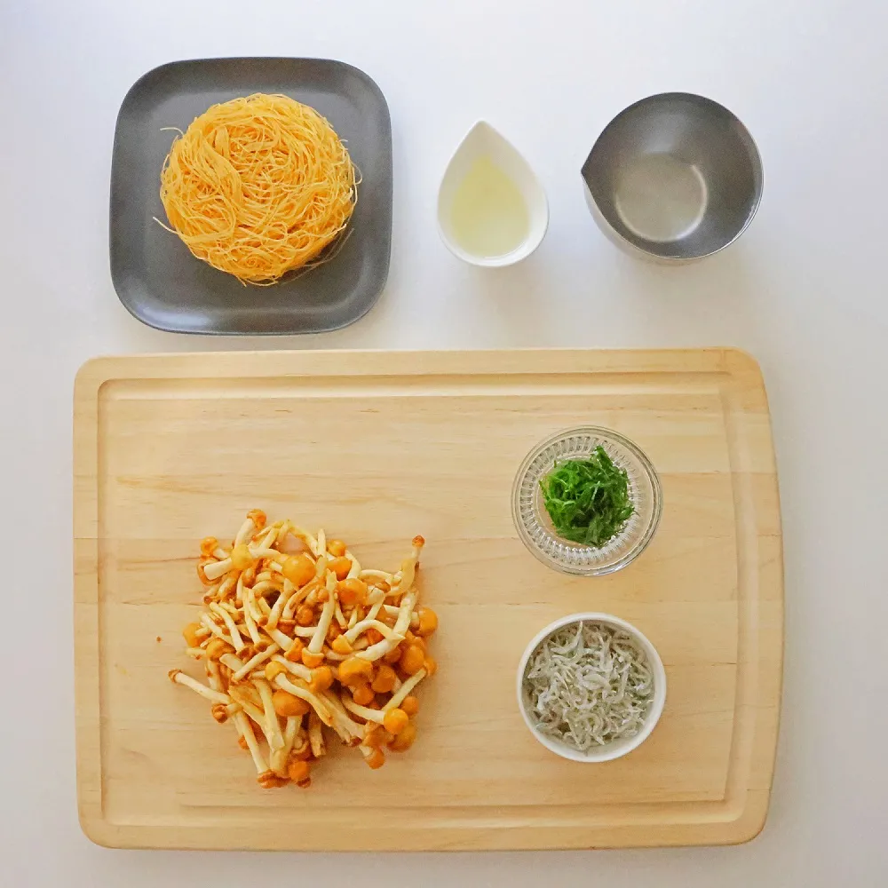 少ない具材で簡単!なめこ焼ビーフン_作り方
