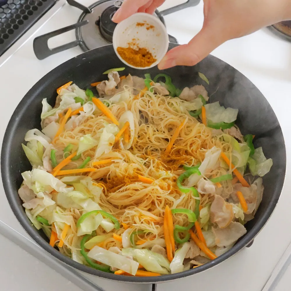 いつもの焼ビーフンを簡単アレンジ!カレー焼ビーフン_作り方