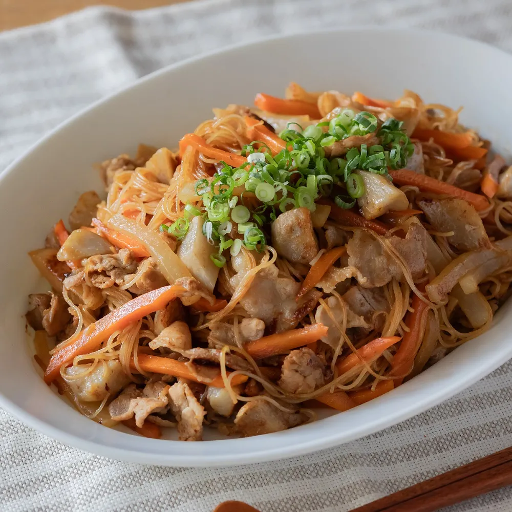 里芋と根菜たっぷり!簡単コク旨みそ焼ビーフン_作り方