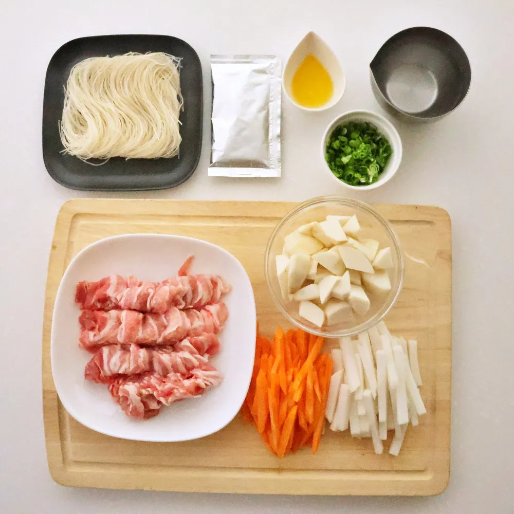 里芋と根菜たっぷり!簡単コク旨みそ焼ビーフン_作り方