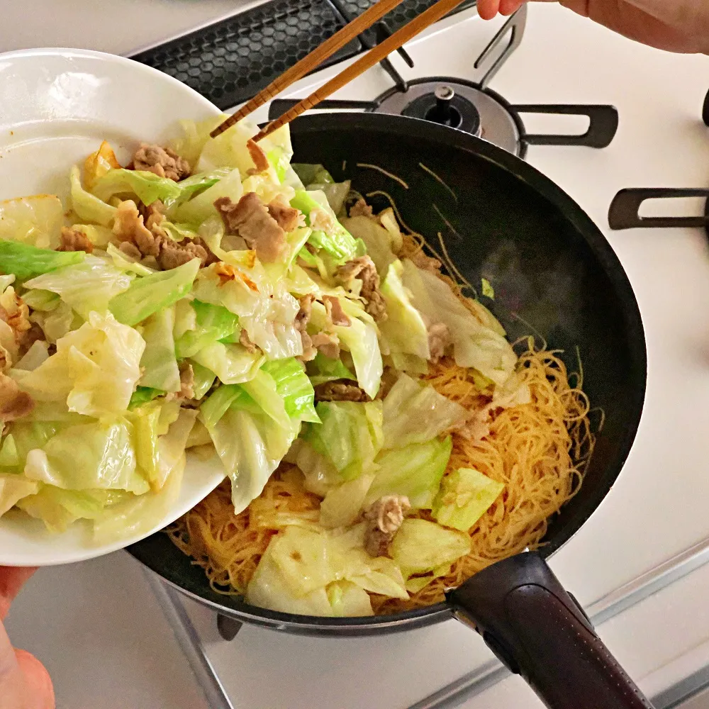 キャベツ半玉使い切り!ザクザクキャベツの焼ビーフン_作り方