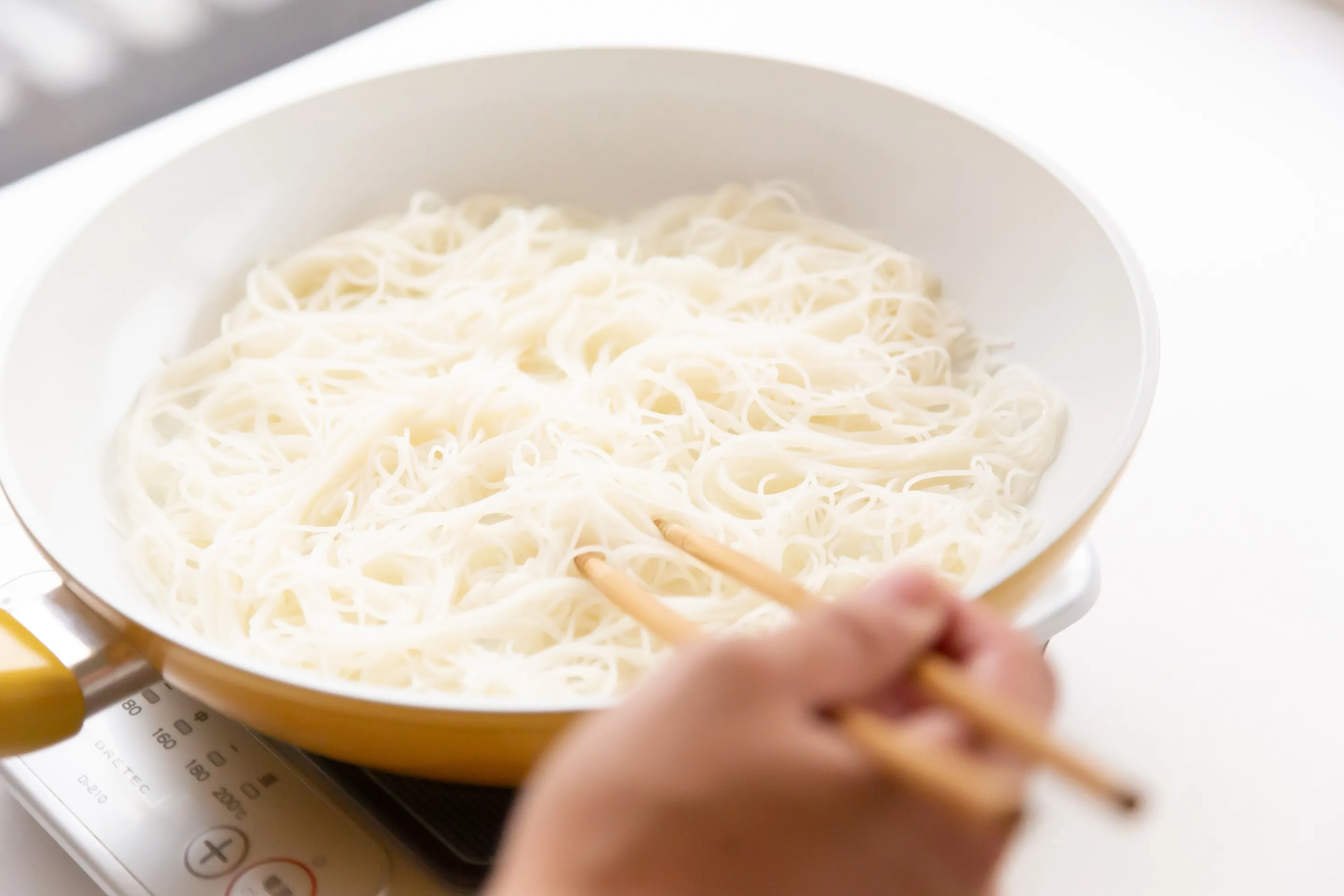 春菊と豚ばらの焼ビーフン レシピ_作り方