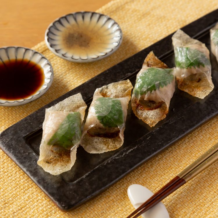 ライスペーパーでグルテンフリーの餃子レシピ！大葉が入った肉汁たっぷりモチモチの皮を簡単に！