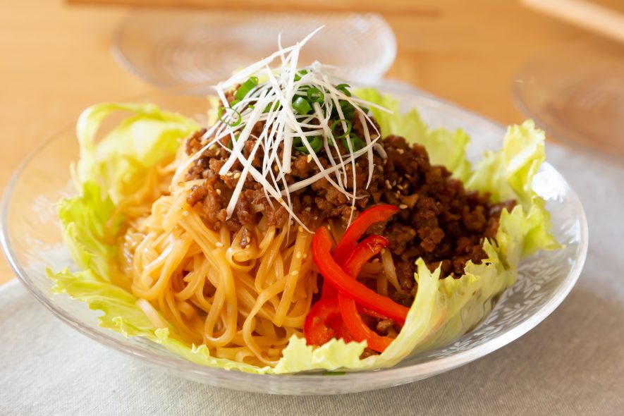 お米の平めんで作る　サラダ坦々麺