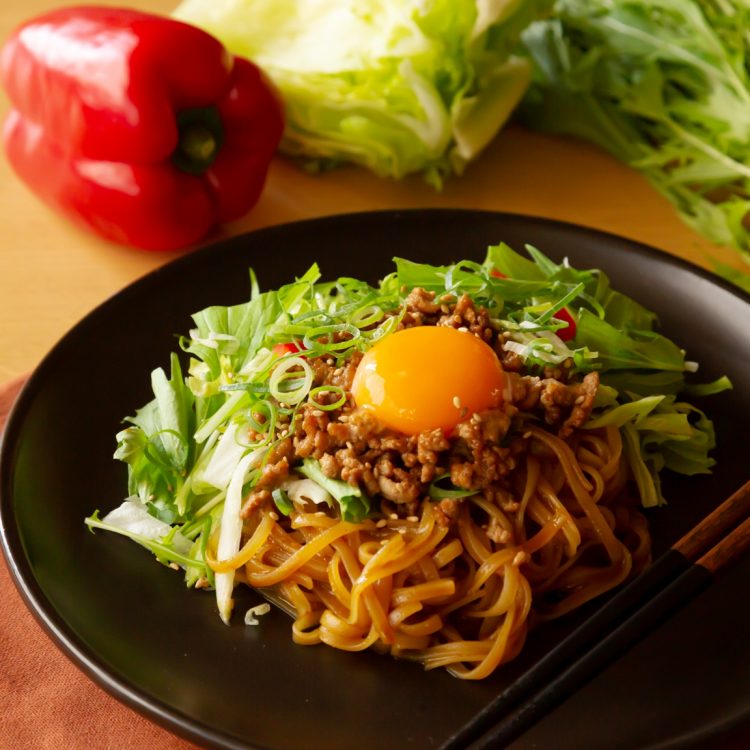 野菜サラダと食べる♪汁なしカレー担担めん