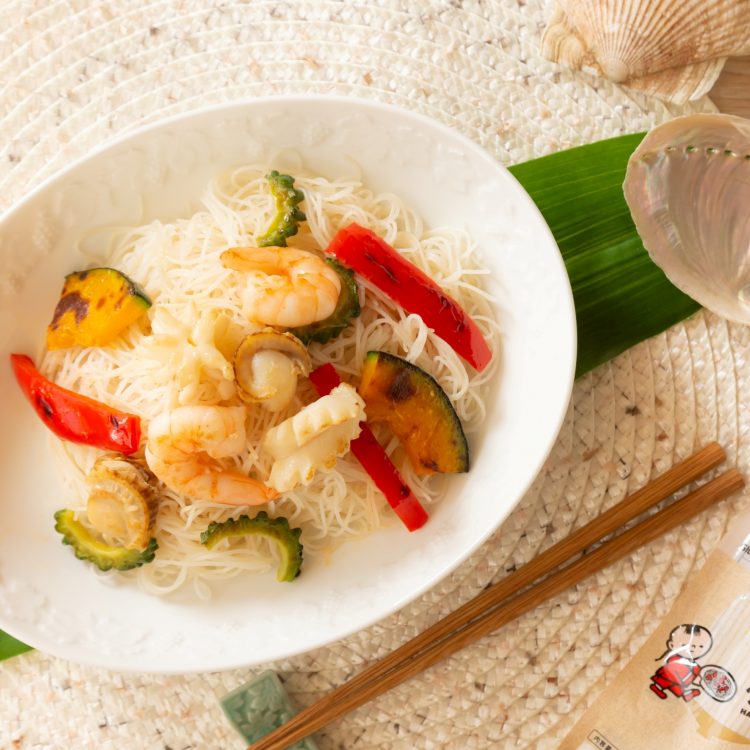 ナンプラー香る！夏野菜と海鮮の焼ビーフン