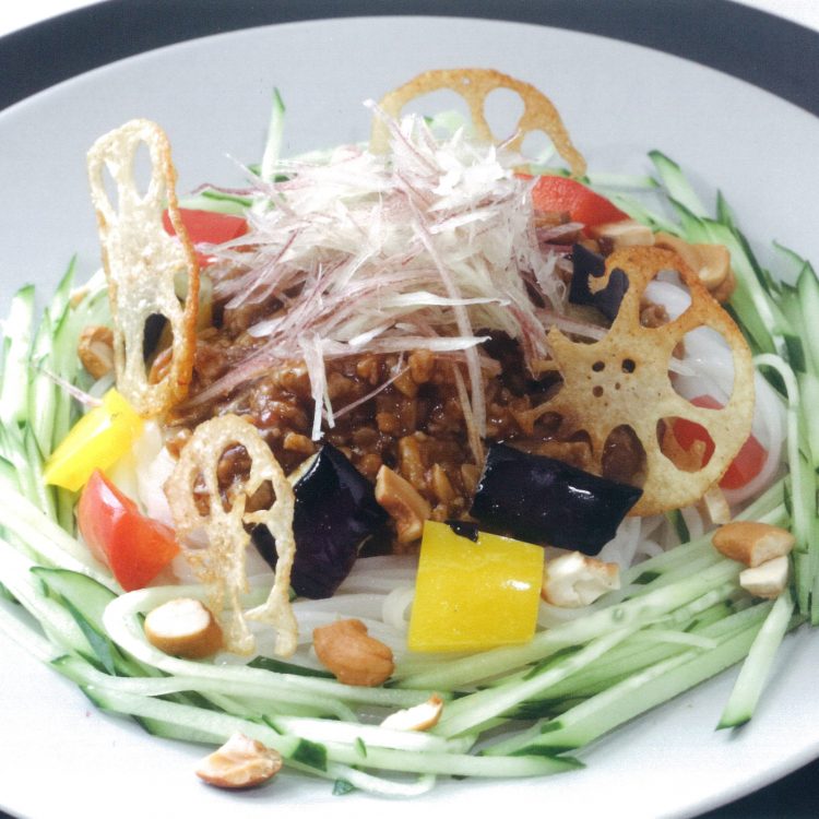 フォーのカラフルジャージャー麺