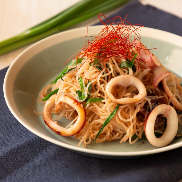 簡単疲労回復レシピ！疲れたときこそ、食事が大事!!イカと青ネギの焼ビーフン