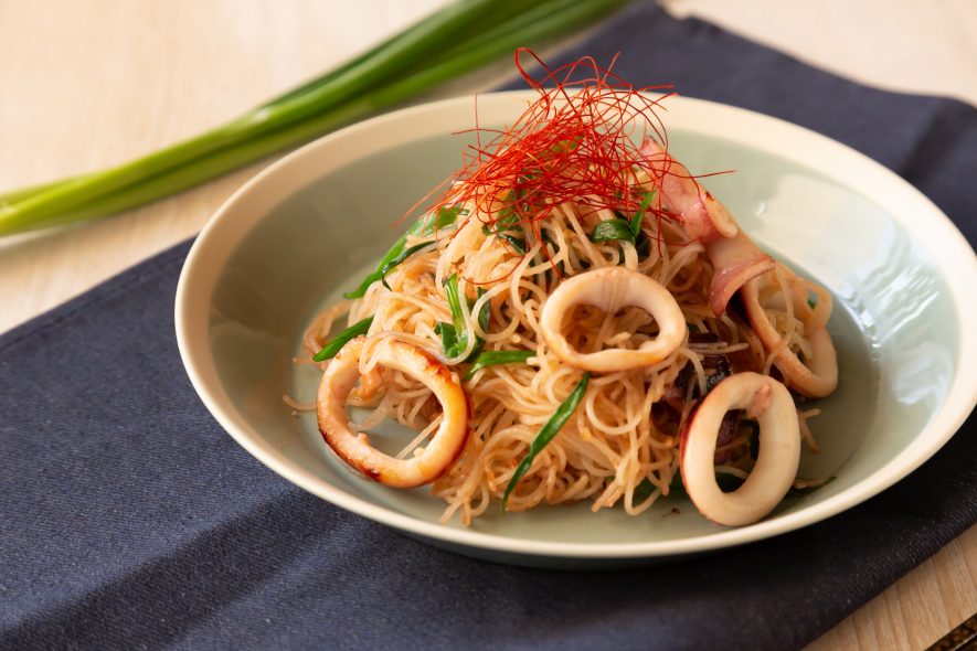簡単疲労回復レシピ!疲れたときこそ、食事が大事!!イカと青ネギの焼ビーフン