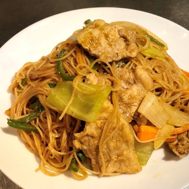 焼ビーフンでつくるおすすめ焼きそばレシピ！ソースをふんだんに！