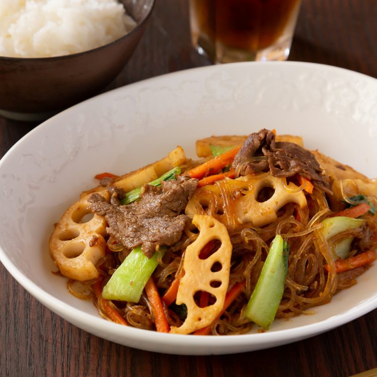 焼き肉のタレで簡単♪牛肉と小松菜の春雨炒め