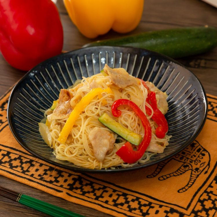 電子レンジで簡単！夏野菜カレービーフン