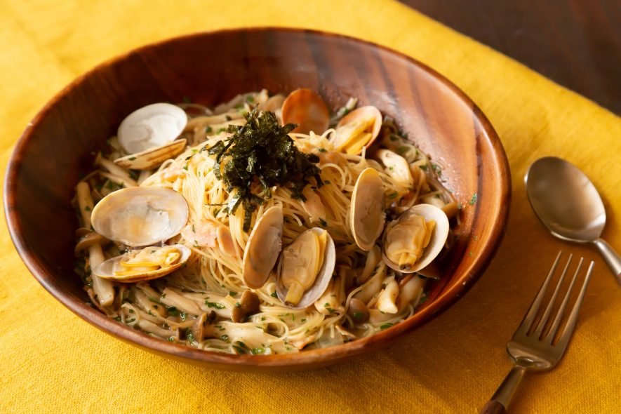 お鍋1つで簡単♪あさりときのこの和風スープパスタ ~ガーリックバター風味~