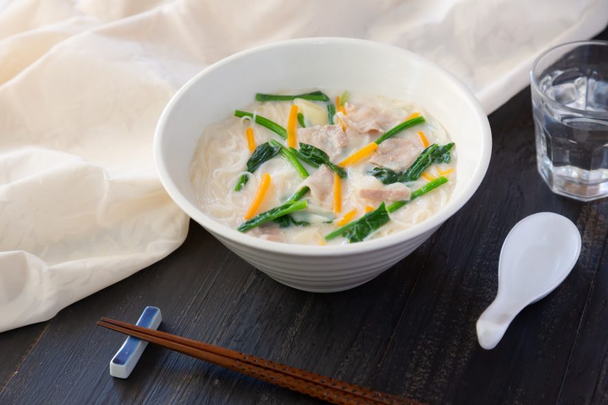 白湯風ビーフン-牛乳と野菜たっぷり使ったスープメニュー