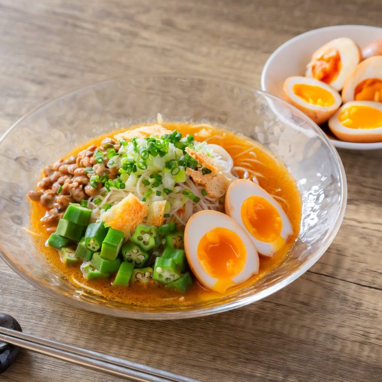 冷やし麻辣ビーフン ～本格煮玉子添え～
