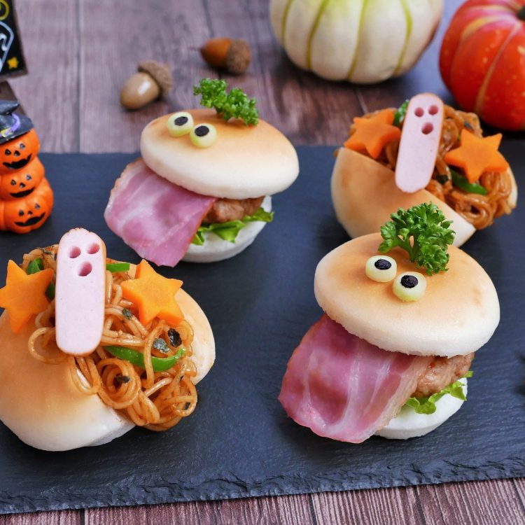 食物アレルギー対応　ハロウィン焼きそばパン＆おばけバーガー