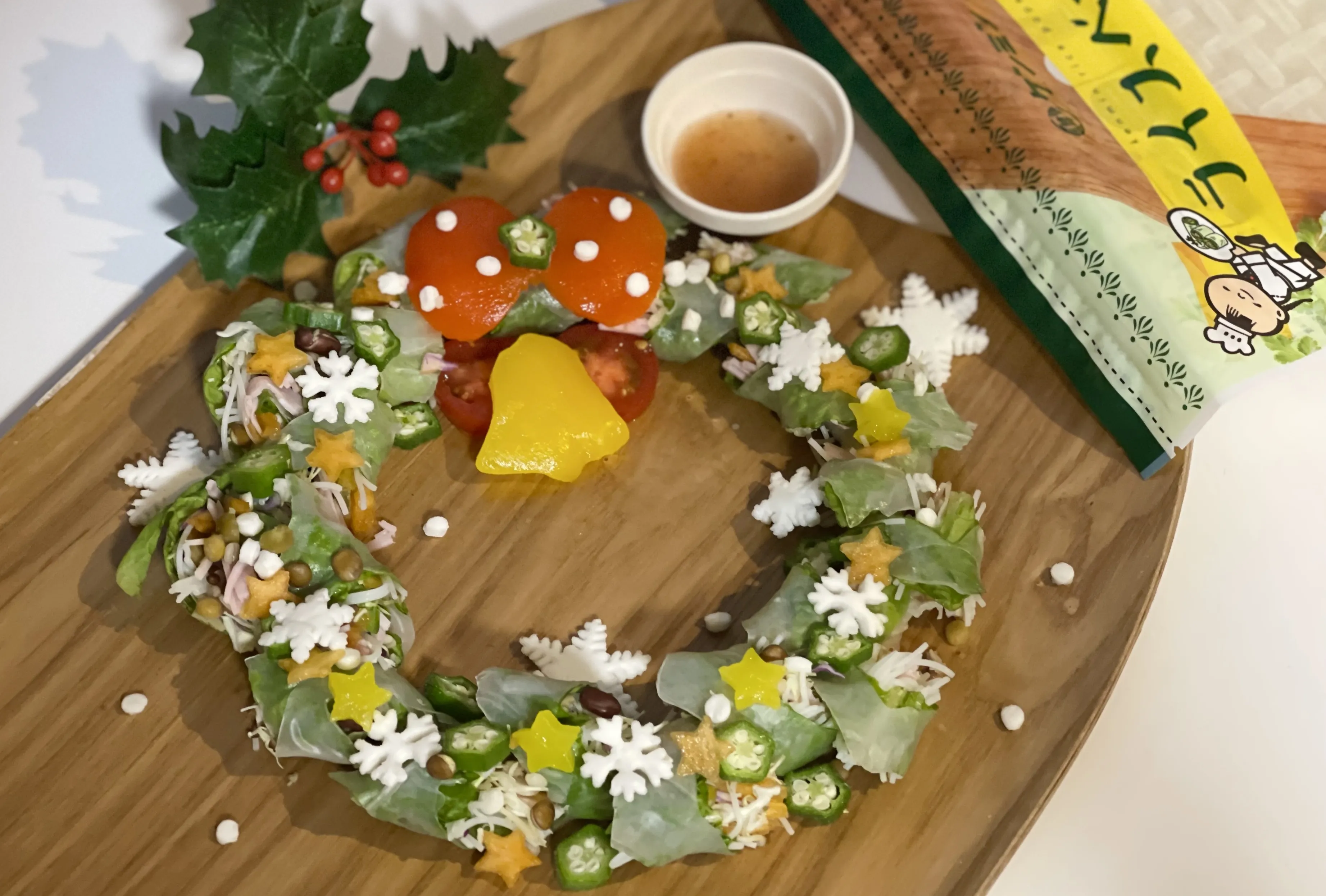 クリスマスのライスペーパー料理 〜柿と雑穀のリース生春巻き～