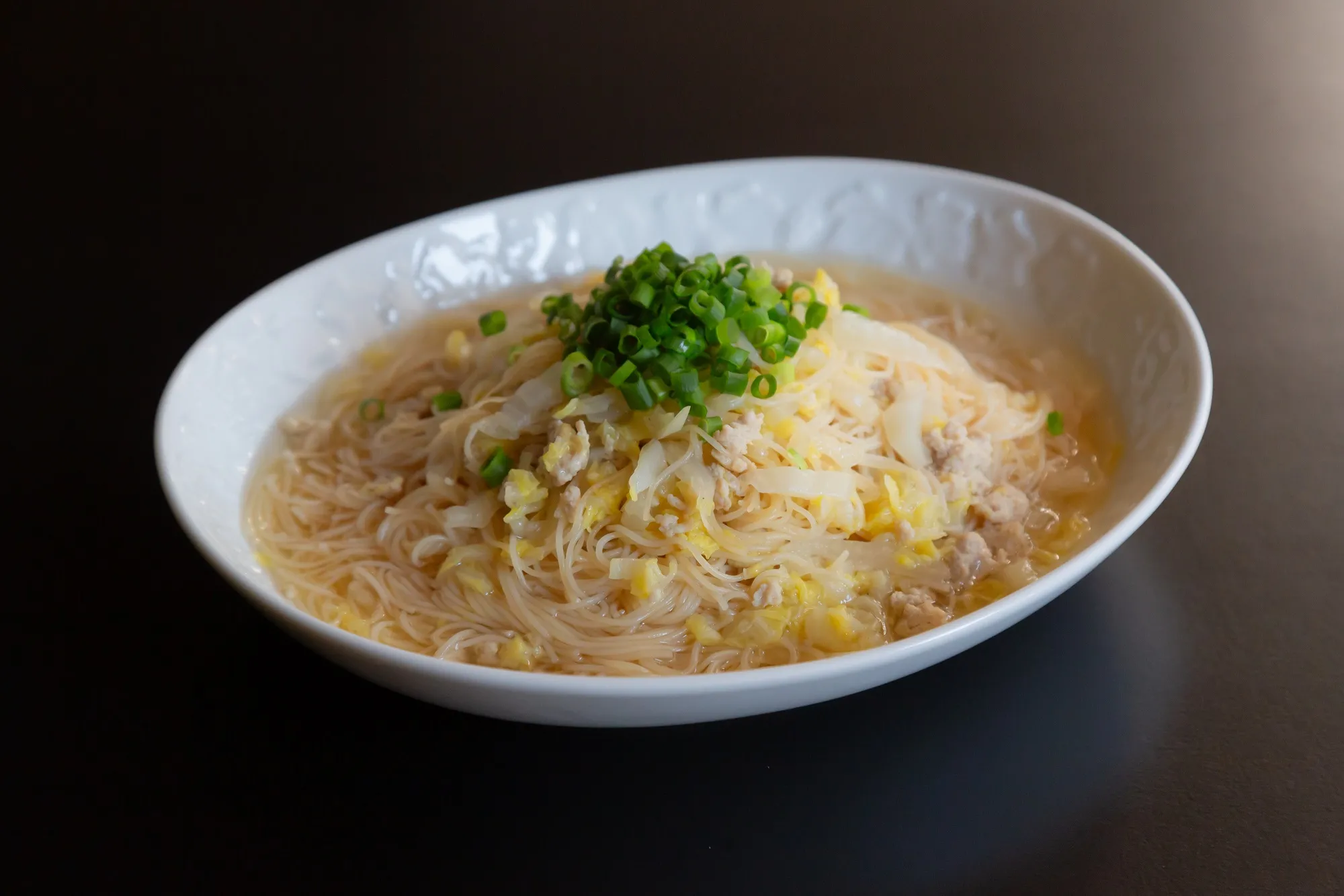 とろとろ白菜と鶏ひき肉の焼ビーフン（脇屋シェフオリジナルレシピ）