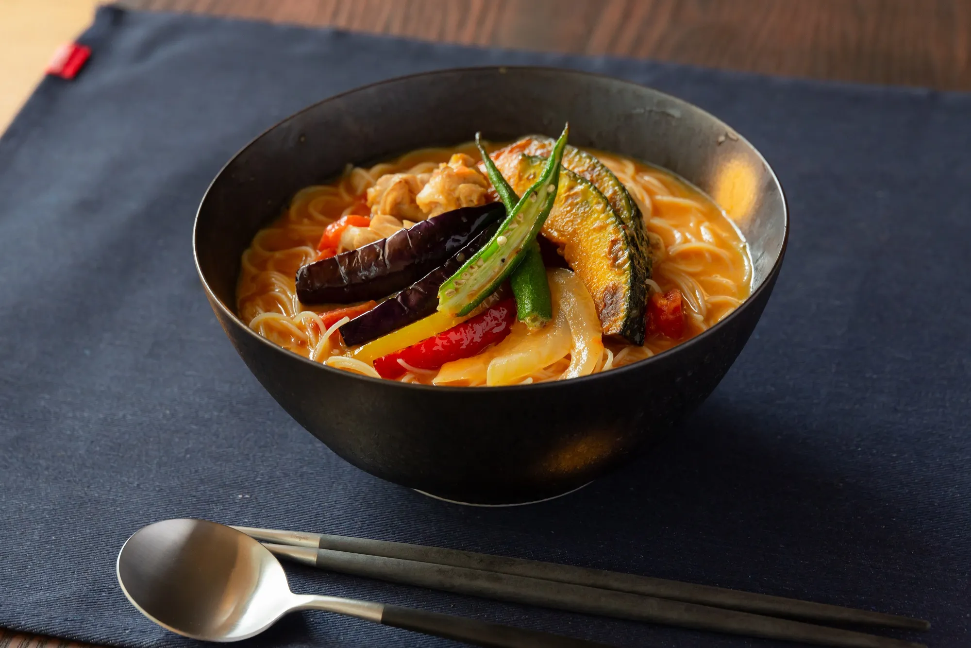 夏野菜で簡単♪スープカレービーフンのレシピ
