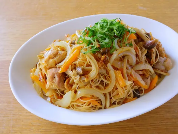 きのこの旨味引き立つ！鶏ときのこのみそ焼ビーフン
