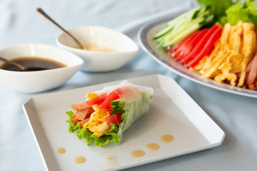 ライスペーパで♪冷やし中華生春巻きのレシピ