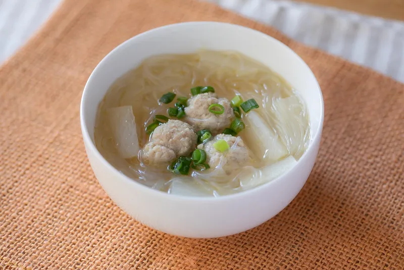 鶏団子と大根の中華風春雨スープ