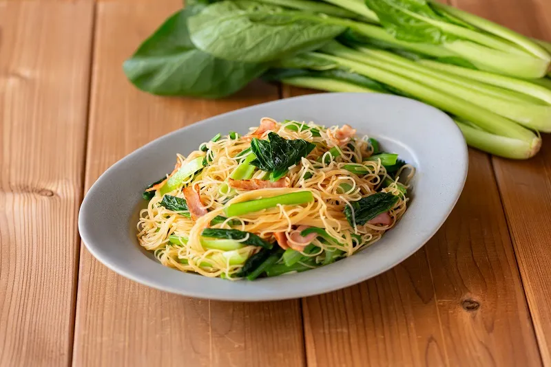 小松菜とベーコンの焼ビーフン