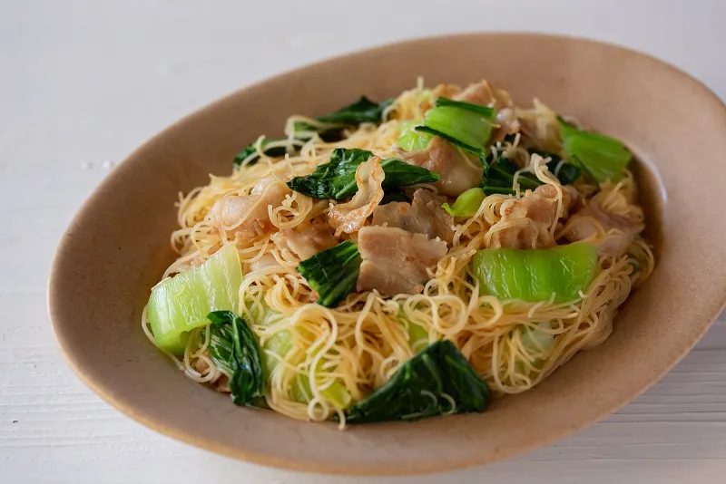 豚ばらとチンゲン菜の焼ビーフン
