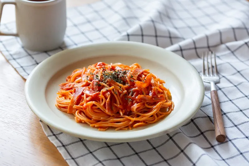 レンジで簡単♪トマトとにんにくのパスタ