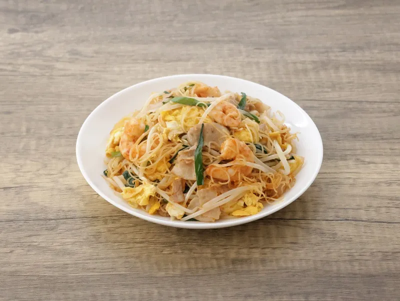 ステーキソースで味が決まる！パッタイ風焼ビーフン