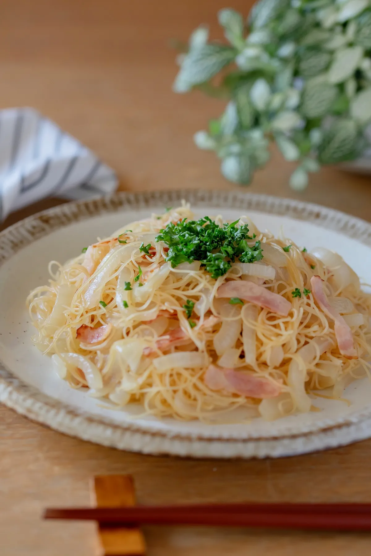 簡単！とろ甘たまねぎのベーコンバター焼ビーフン