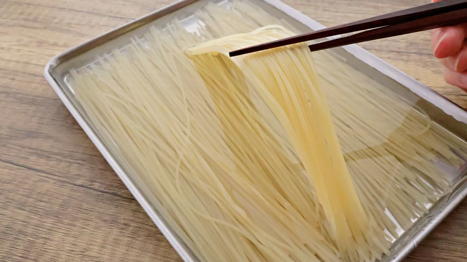 時短調理に！グルテンフリー中華麺氷水戻しの方法