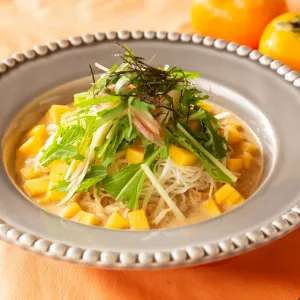 柿と豆乳ごまクリームのサラダビーフン