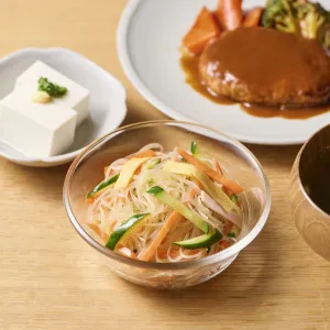 おうちの野菜でもう一品 中華風春雨サラダのレシピ【基本の作り方】