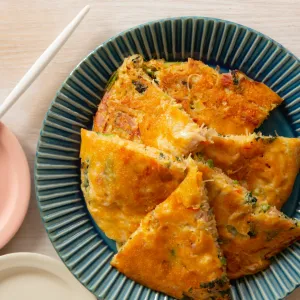 焼ビーフンとほうれん草のキッシュ風オムレツ