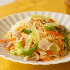 1/3日分の野菜がとれる焼ビーフン！電子レンジ レシピ【基本の作り方】